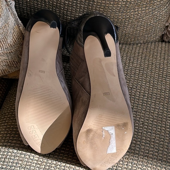 NEW! GUESS Leather high heel shoes size 5:1/2 M - Picture 5 of 7